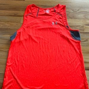 UnderArmour Women’s fitted workout tank